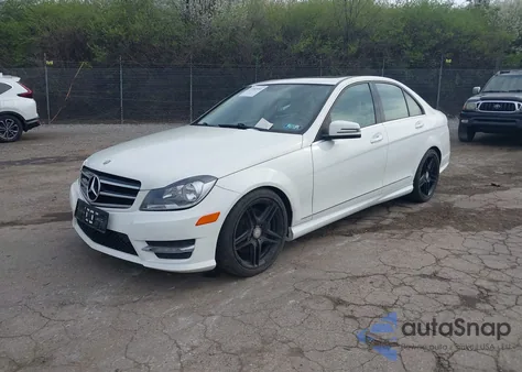 2013 Mercedes-Benz C 300 Luxury 4Matic/Sport 4Matic из США, поврежденный, VIN WDDGF8ABXDR259100